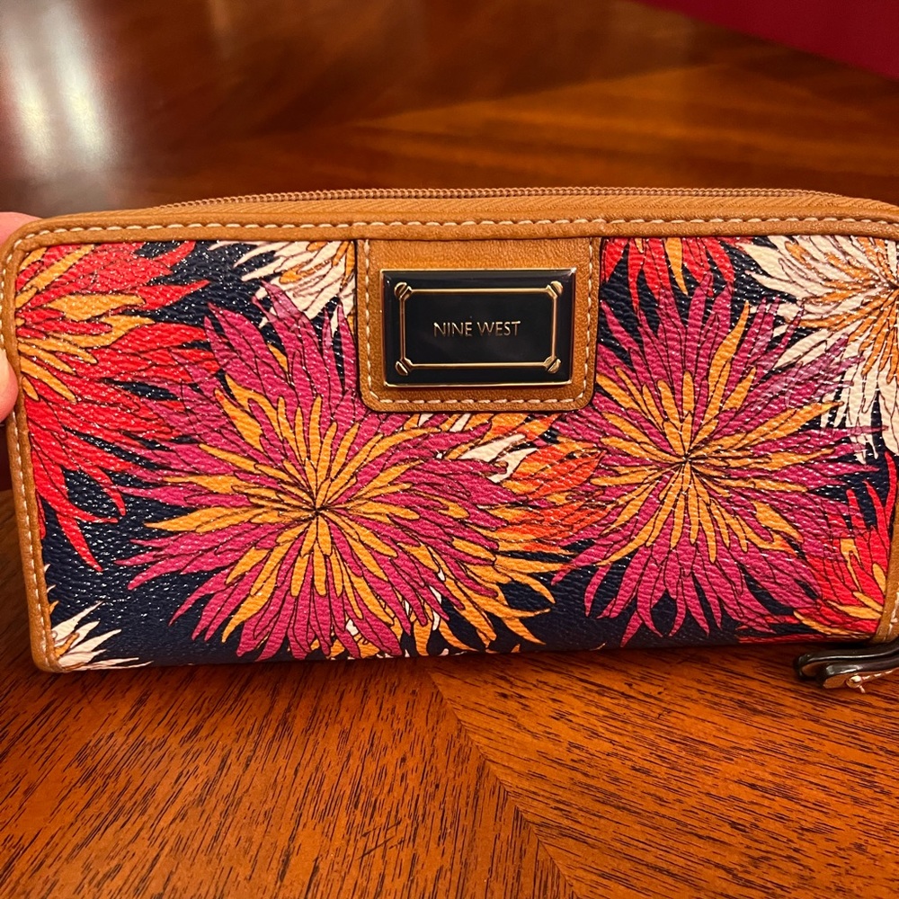 Nine West wallet